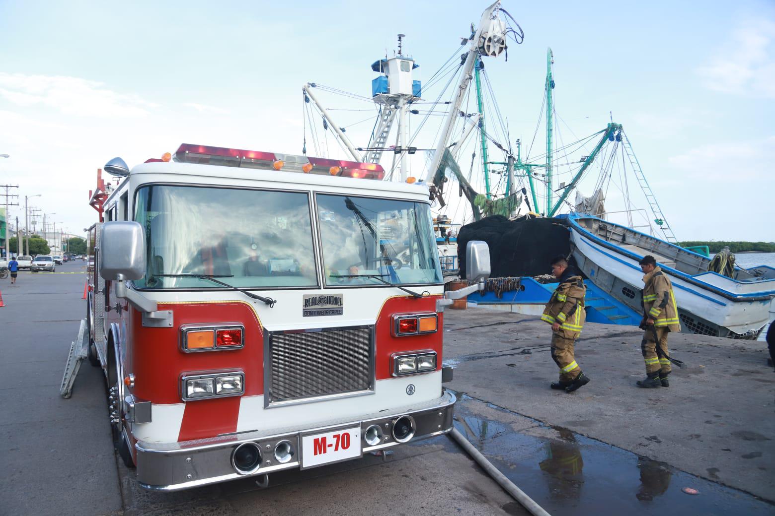 $!Trabajos de reparación generan explosión en barco camaronero de Mazatlán