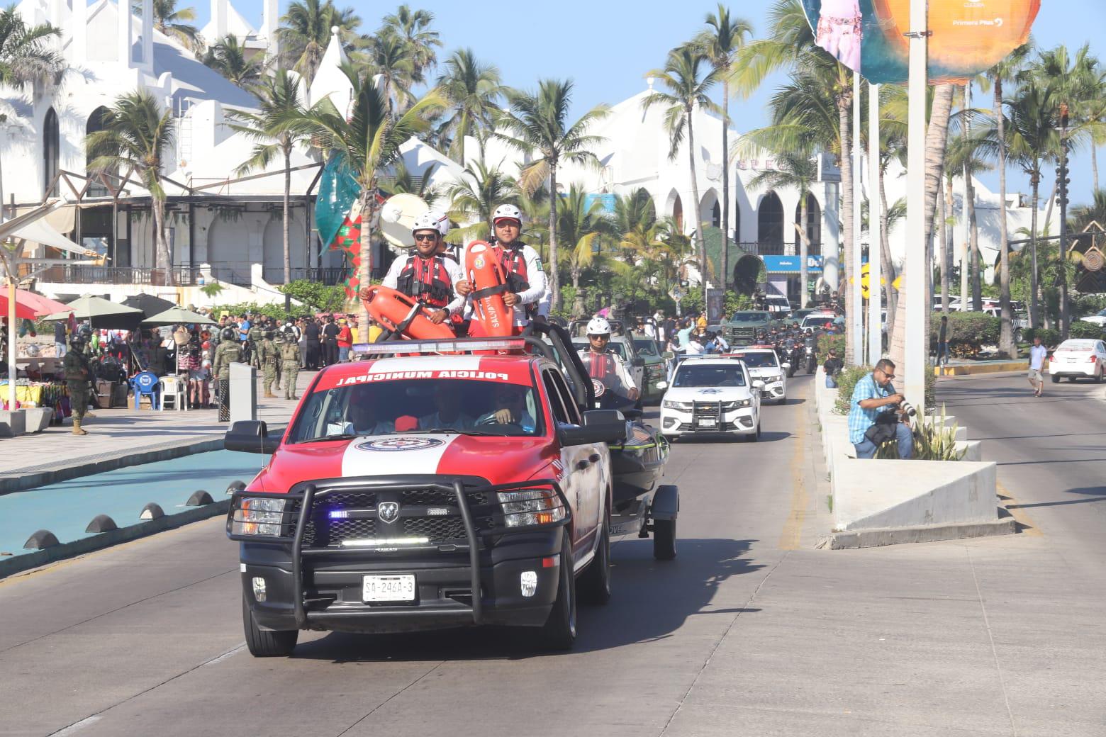 $!Dan banderazo al inicio del Operativo de Seguridad del Carnaval de Mazatlán