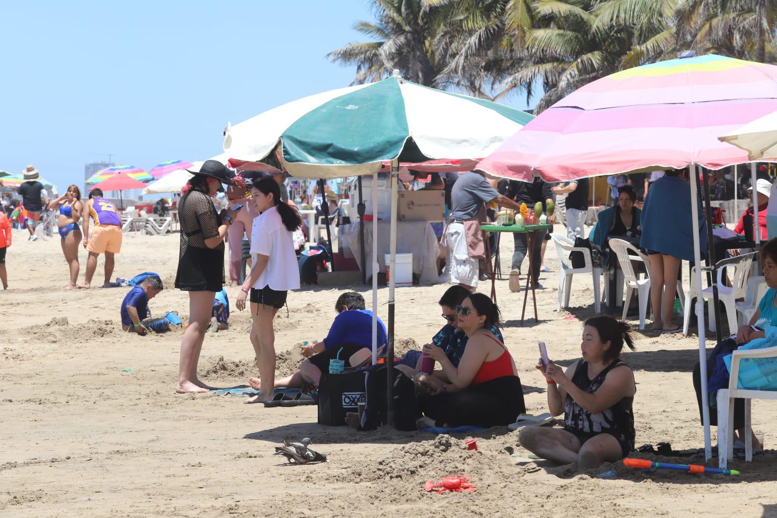 $!Disminuye afluencia de turistas en las playas de Mazatlán previo a arrancar la Semana de la Moto