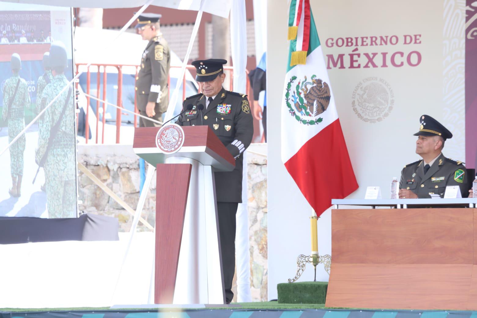 $!Encabeza AMLO celebración del Día de la Bandera en la Glorieta Sánchez Taboada de Mazatlán