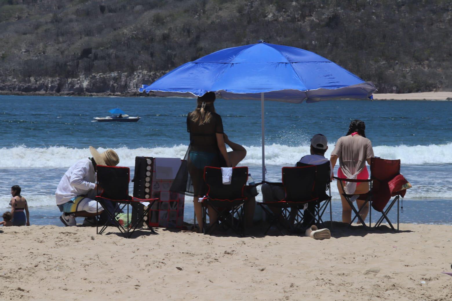 $!Disminuye afluencia de turistas en las playas de Mazatlán previo a arrancar la Semana de la Moto