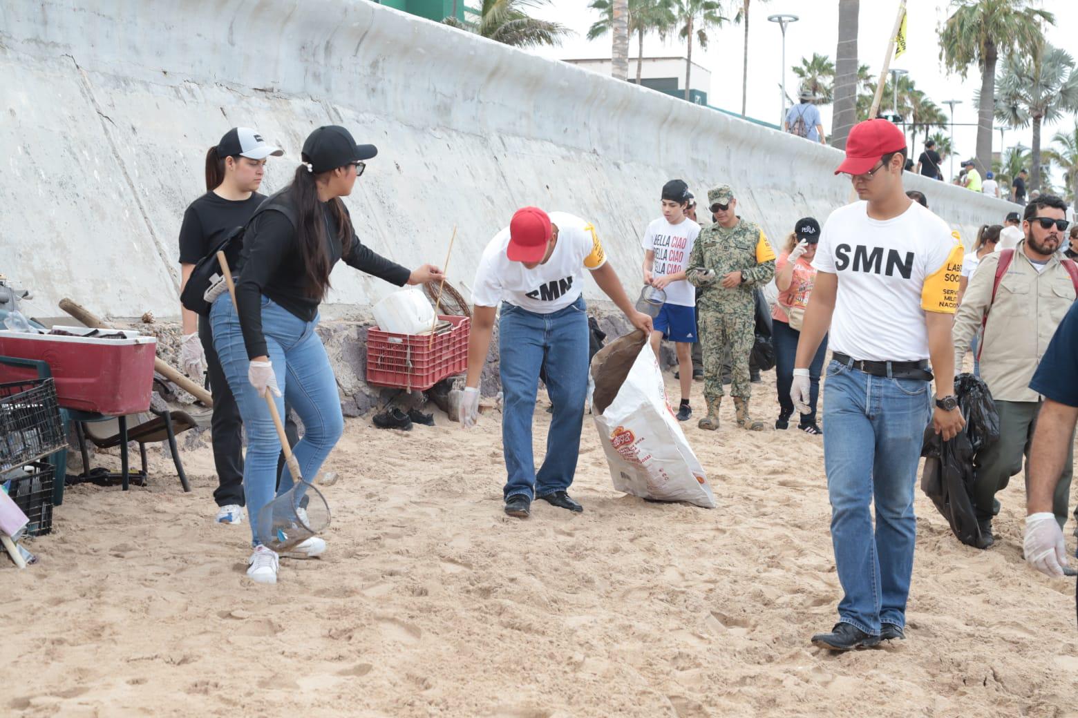 $!Tercera jornada sabatina de limpieza ‘Mazatlán, te quiero limpio’ reúne a ciudadanos, autoridades y sector turístico