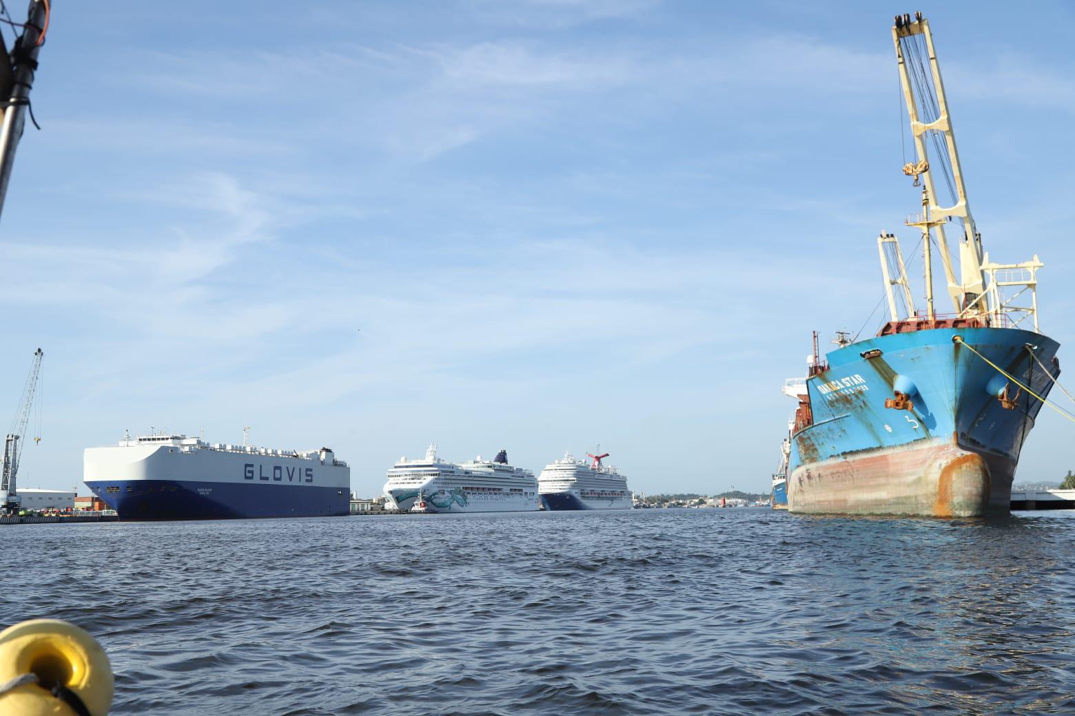 $!Más de 11 mil cruceristas llegan a Mazatlán con el arribo de dos buques