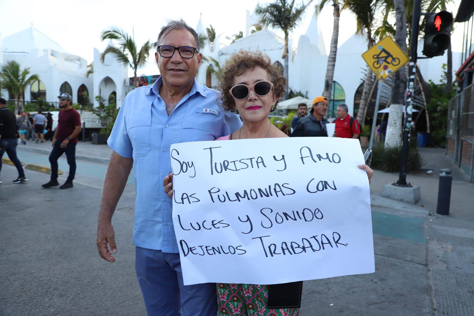 $!Pese a acuerdo de suspensión de detención de unidades, continúa bloqueo de aurigueros y pulmoneros