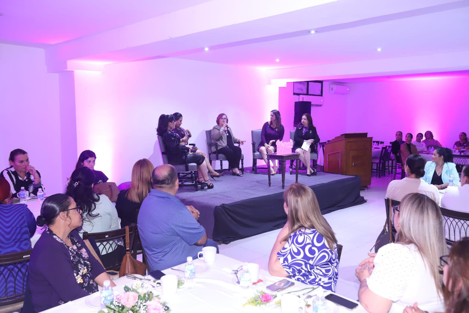$!Comparten mujeres sus experiencias en panel ‘Mujer, vístete de poder y conquista’