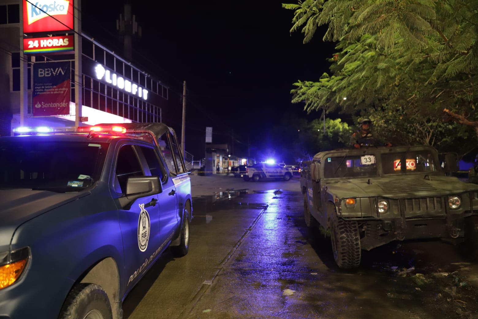 $!Atacan a balazos a policías en Pradera Dorada, en Mazatlán; muere uno y dos están graves