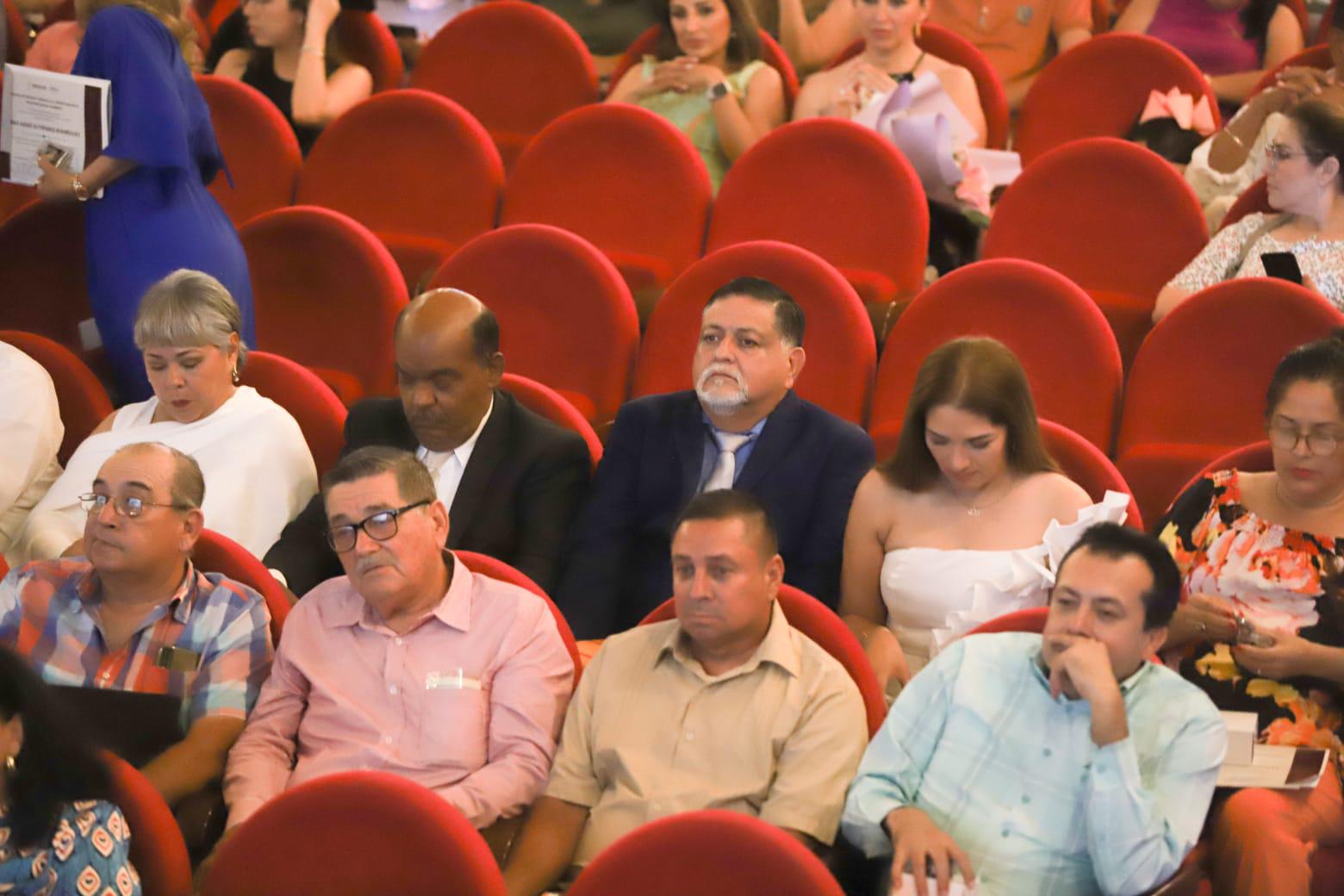 $!Entregan Medalla Rafael Ramírez 2024 a 66 maestras y maestros de Mazatlán