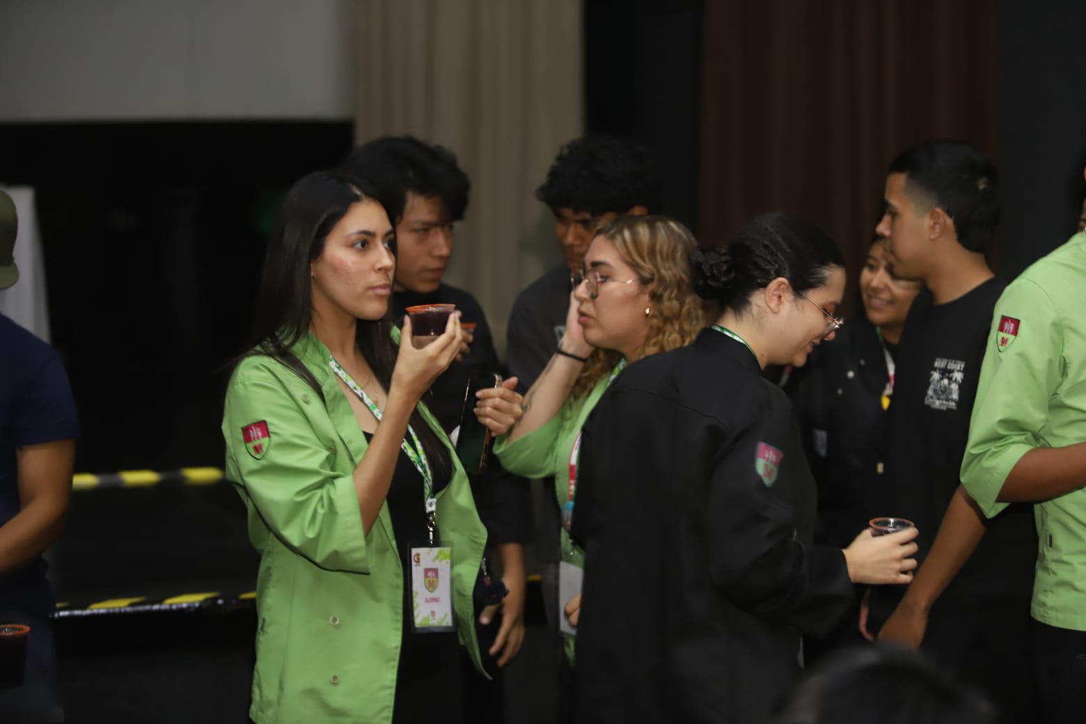 $!Comparte Norma Bañuelos Alvarado su pasión por el agave con jóvenes estudiantes