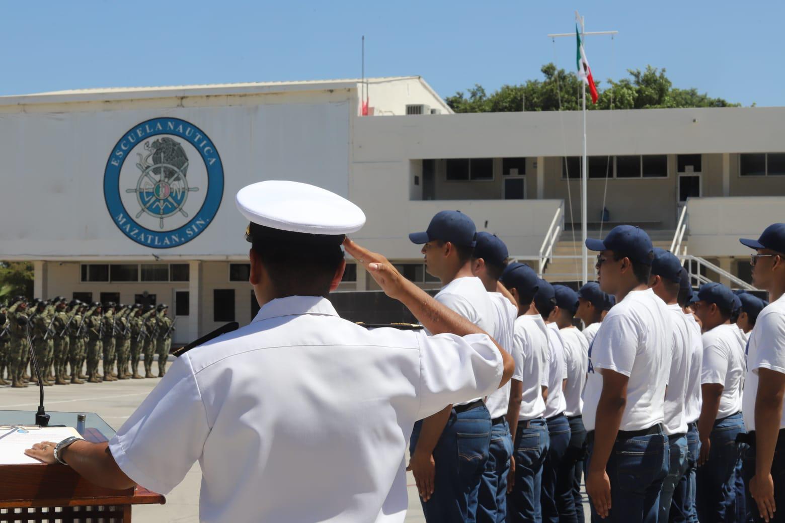 $!Toman protesta de Bandera al personal de marineros del SMN clase 2006, remisos y mujeres voluntarias