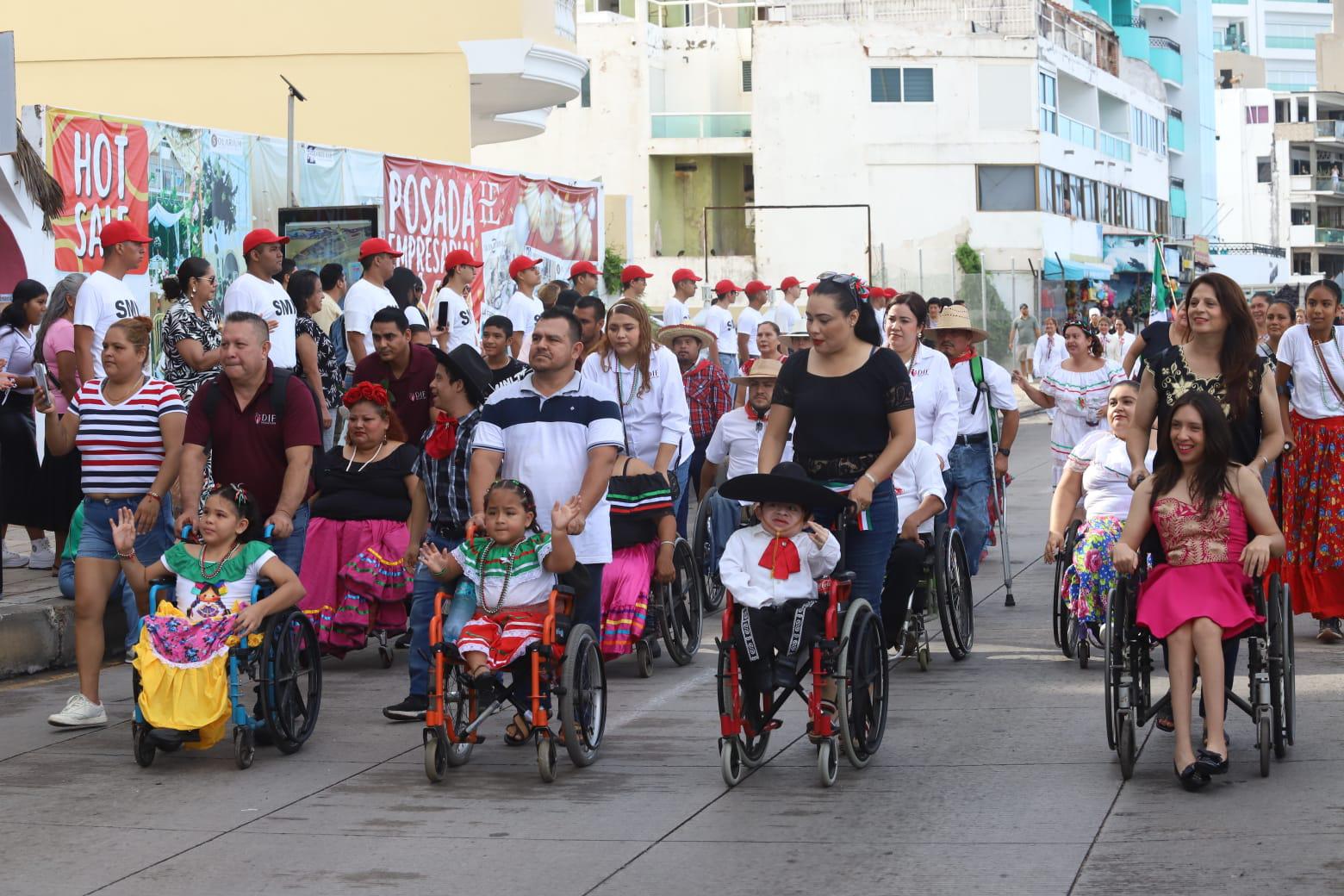 $!Con orgullo patrio y un ambiente festivo celebran desfile por la Independencia de México en Mazatlán