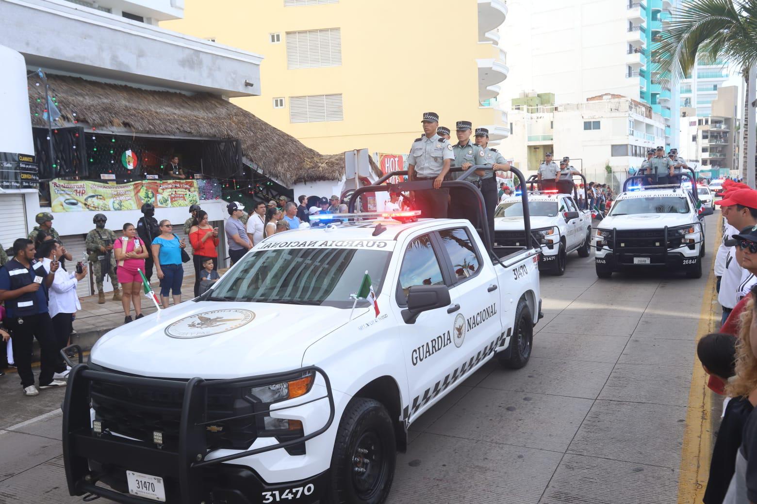 $!Con orgullo patrio y un ambiente festivo celebran desfile por la Independencia de México en Mazatlán