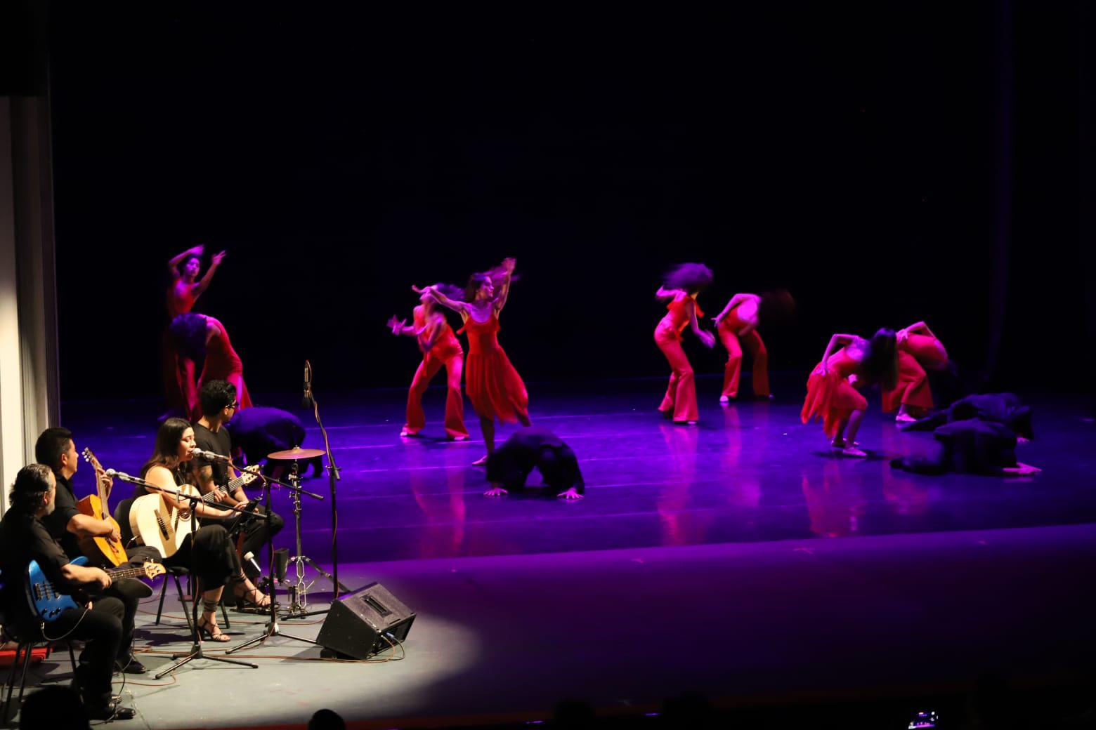 $!Con espectáculo mexicano reciben a Rigoberta Menchú en el Ángela Peralta