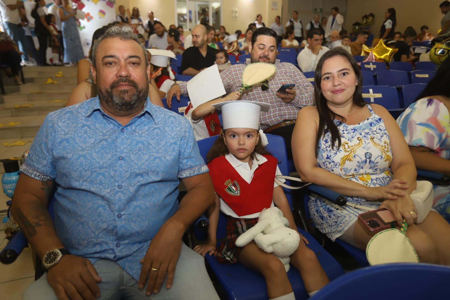 $!Ernesto Arce, Sofia Arce Morales y Georgina Morales