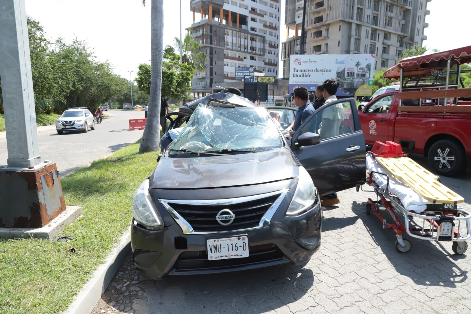 $!Un lesionado grave deja aparatoso choque en La Marina Mazatlán