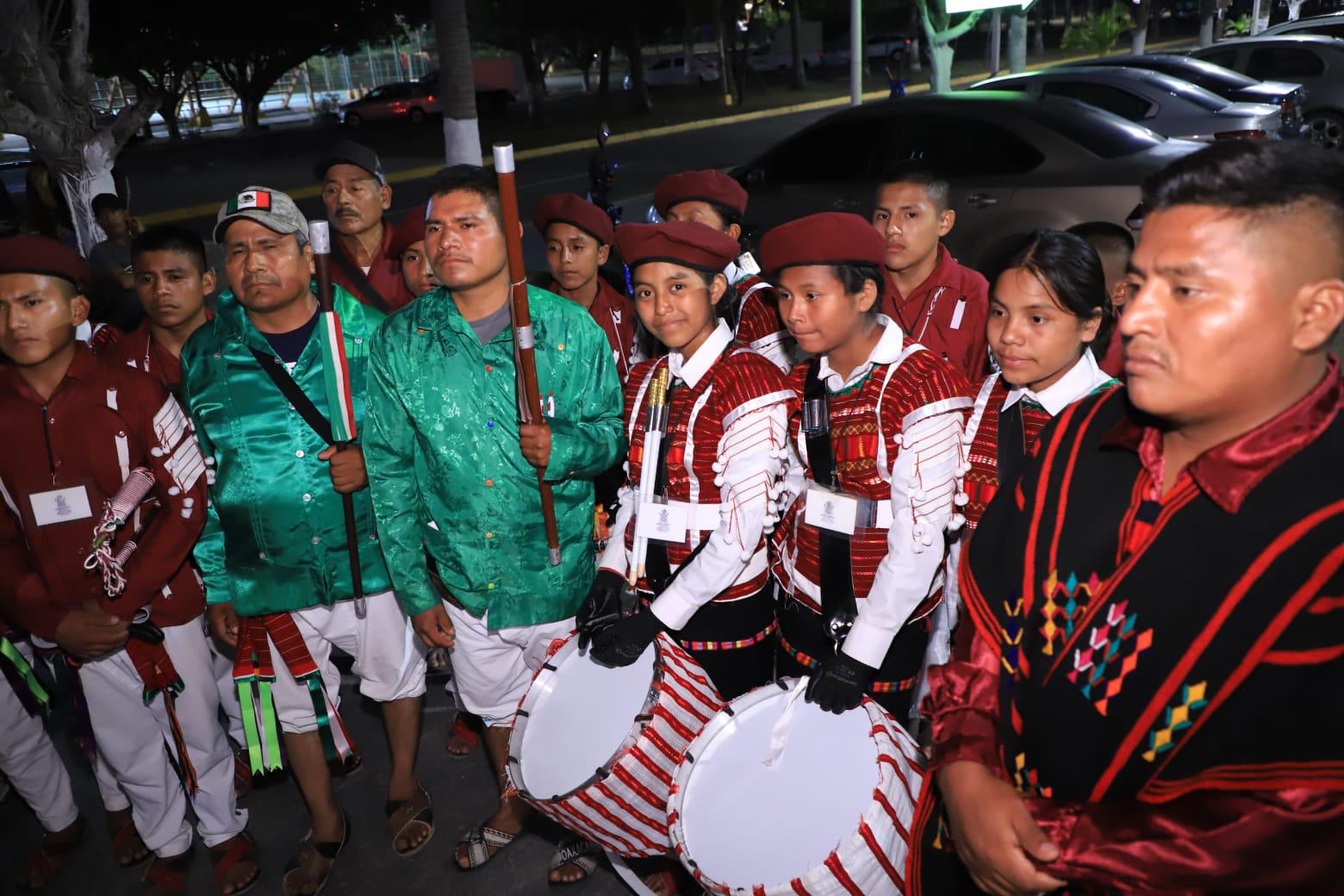 $!Viajan Niños Triquis miles de kilómetros para competencia de bandas de guerra en Mazatlán