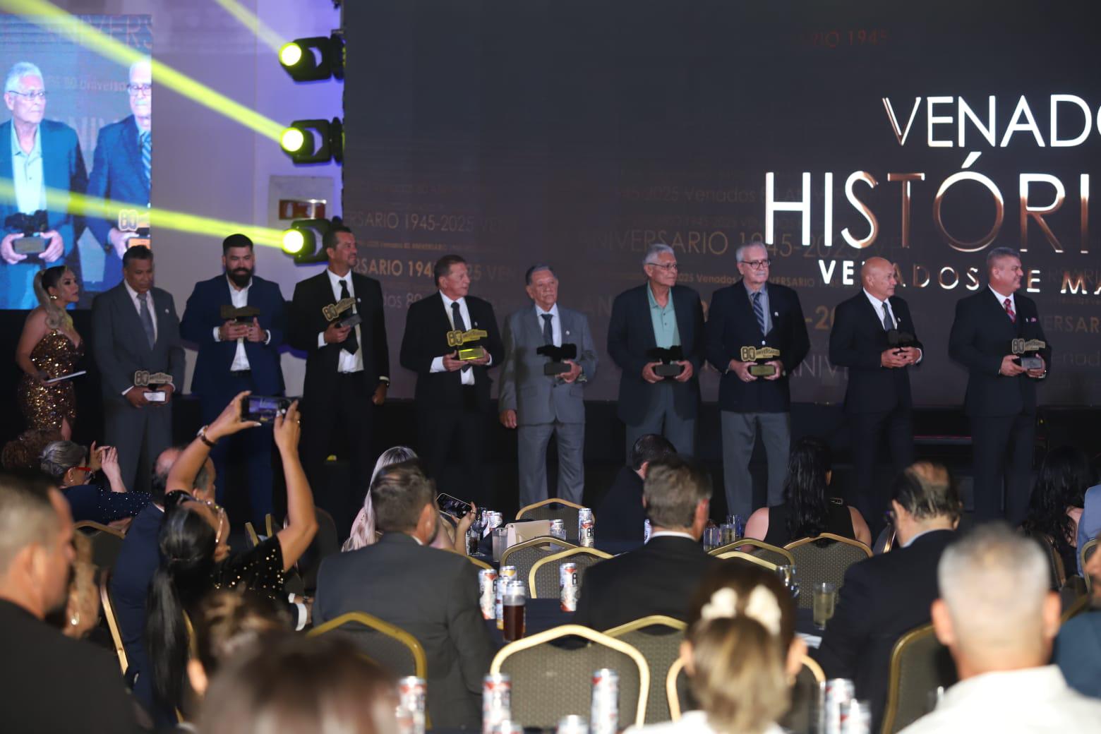 $!Reconocen trayectoria de familia de Venados de Mazatlán