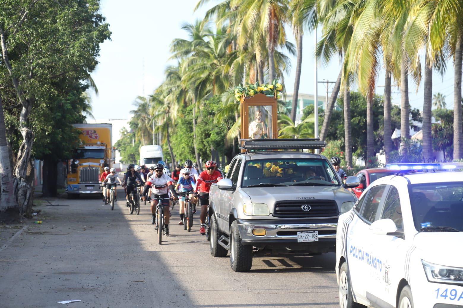 $!Ciclistas se unen a los festejos de San Judas Tadeo con rodada matutina en Mazatlán