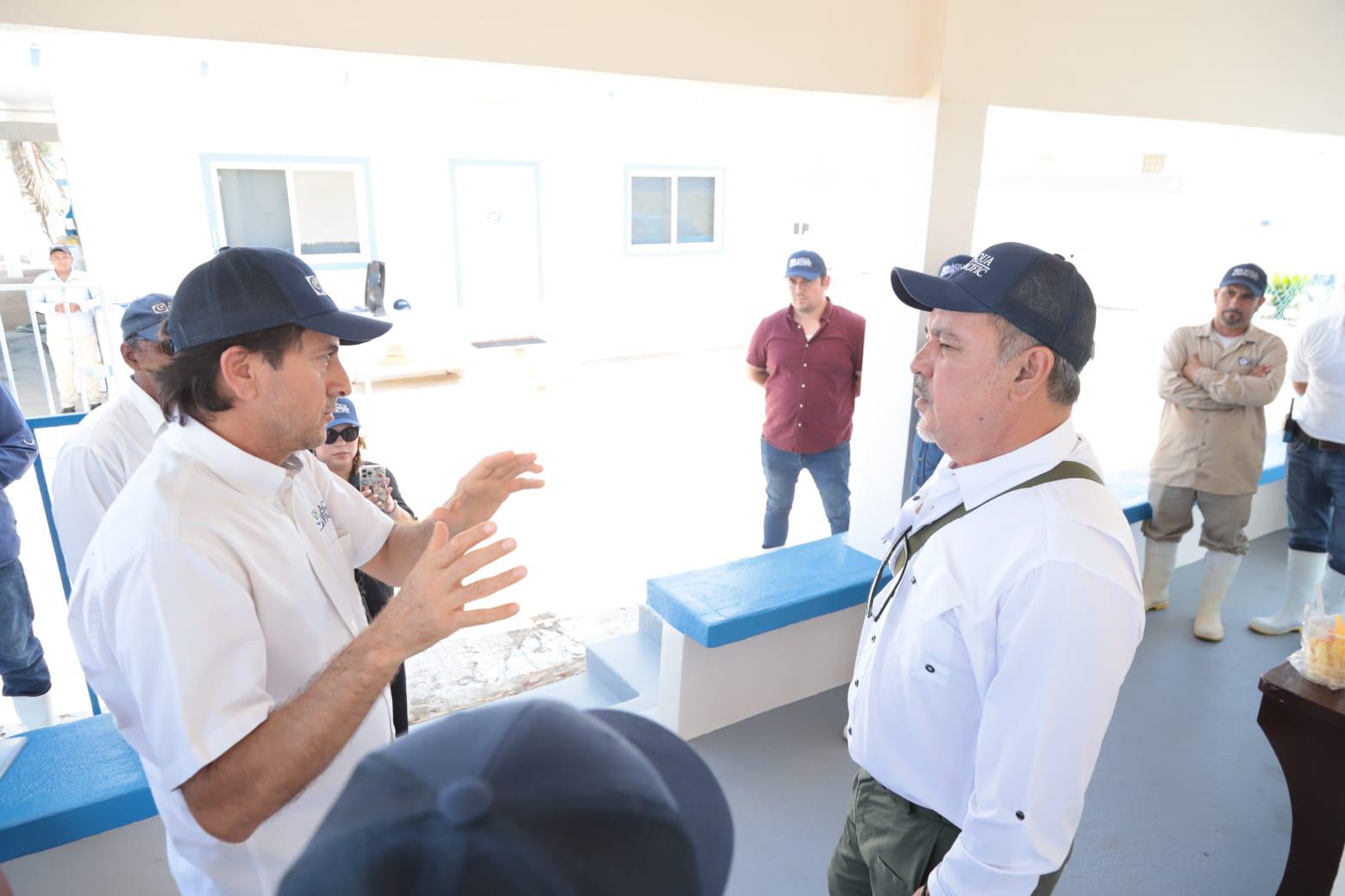 $!Recorre titular de Conapesca granjas acuícolas y laboratorios del sur de Sinaloa