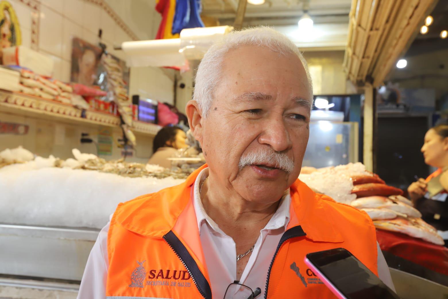 $!Verifica Coepriss que en mercados de Mazatlán vendan pescados y mariscos frescos durante Cuaresma
