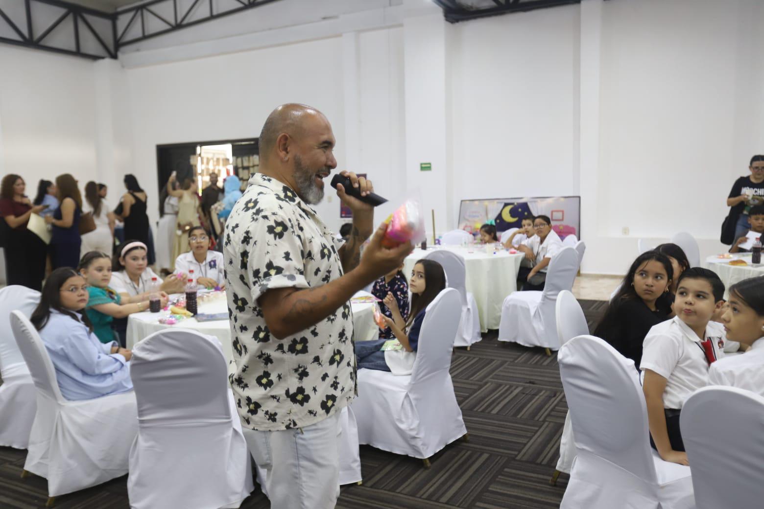 $!Impulsan el amor por la lectura con encuentro de lectores y escritores en Mazatlán