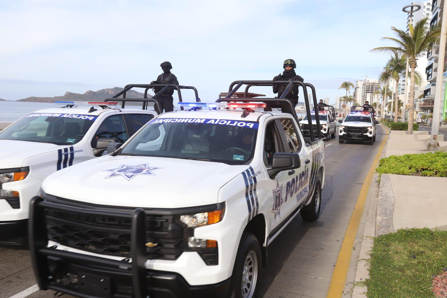$!Tras tener periodo vacacional trágico, Mazatlán estrena patrullas y uniformes para policías