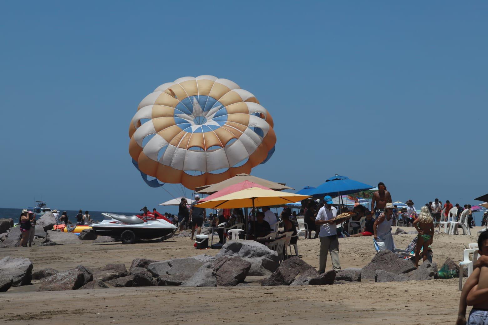 $!Disminuye afluencia de turistas en las playas de Mazatlán previo a arrancar la Semana de la Moto