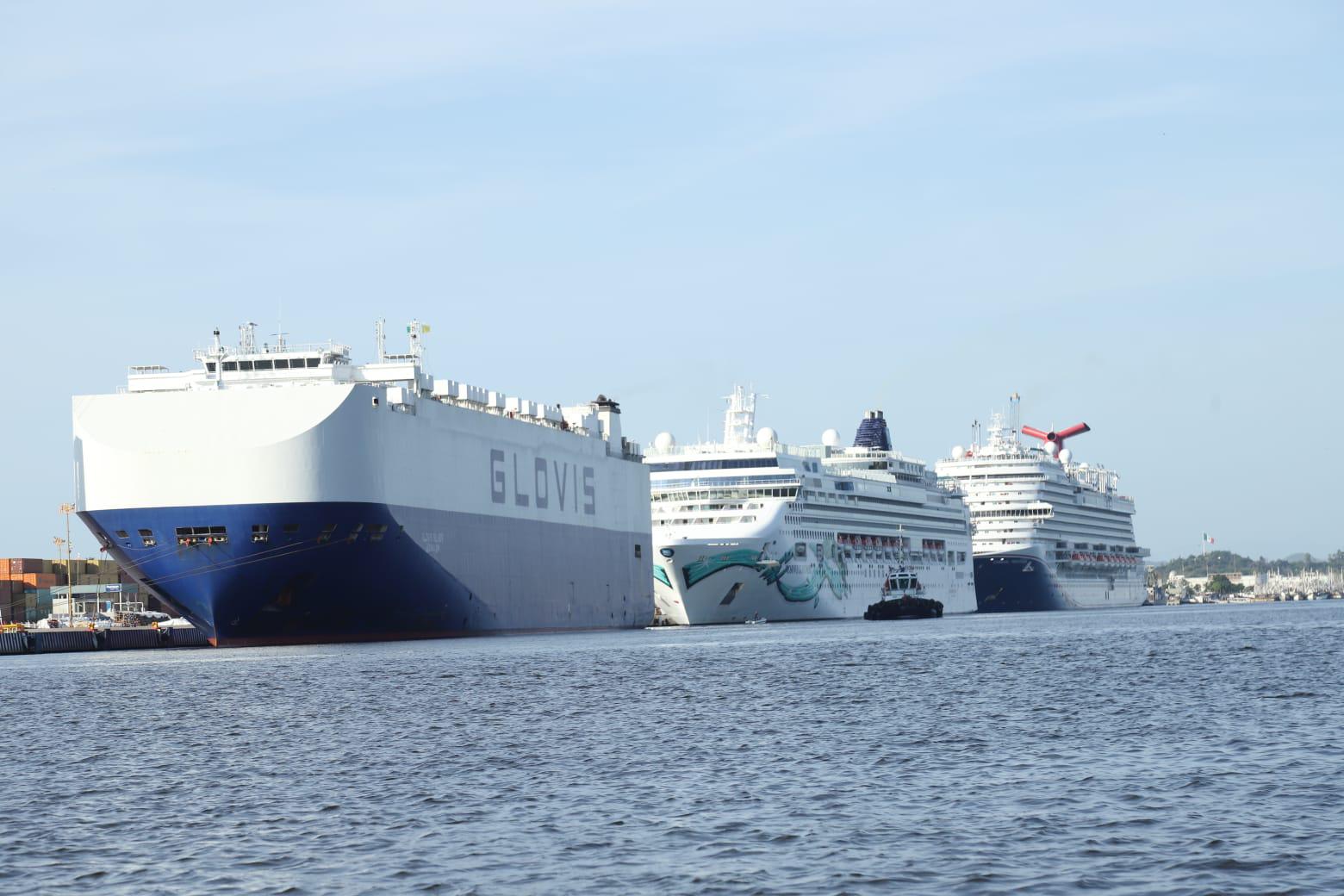 $!Más de 11 mil cruceristas llegan a Mazatlán con el arribo de dos buques