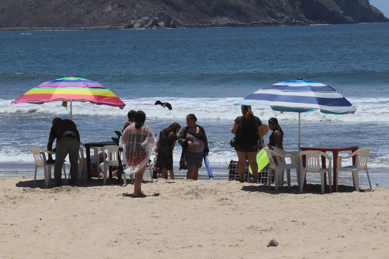 $!Disminuye afluencia de turistas en las playas de Mazatlán previo a arrancar la Semana de la Moto