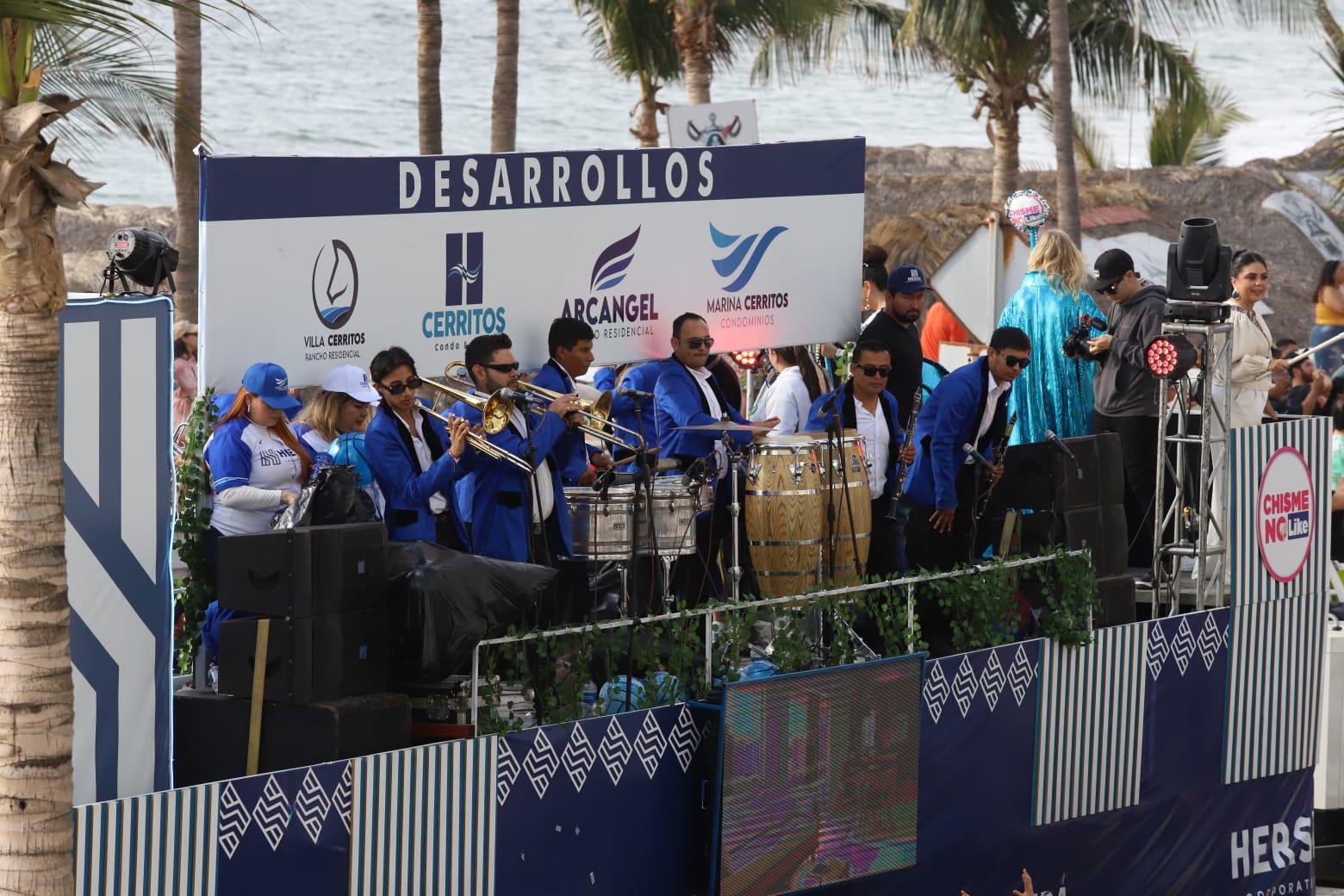 $!Se despide la realeza con emotividad en el segundo y último desfile del Carnaval de Mazatlán 2024