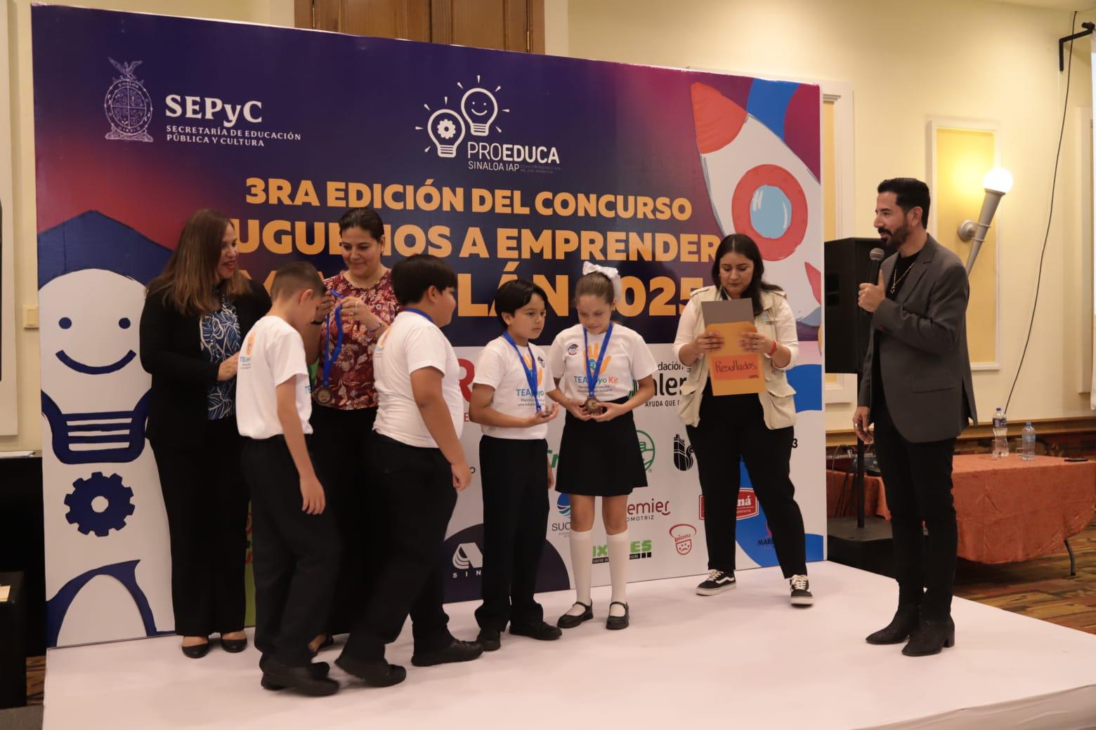 $!‘Pine Crafts’ y sus productos de residuos de pino brillan en el Concurso Juguemos a Emprender 2025