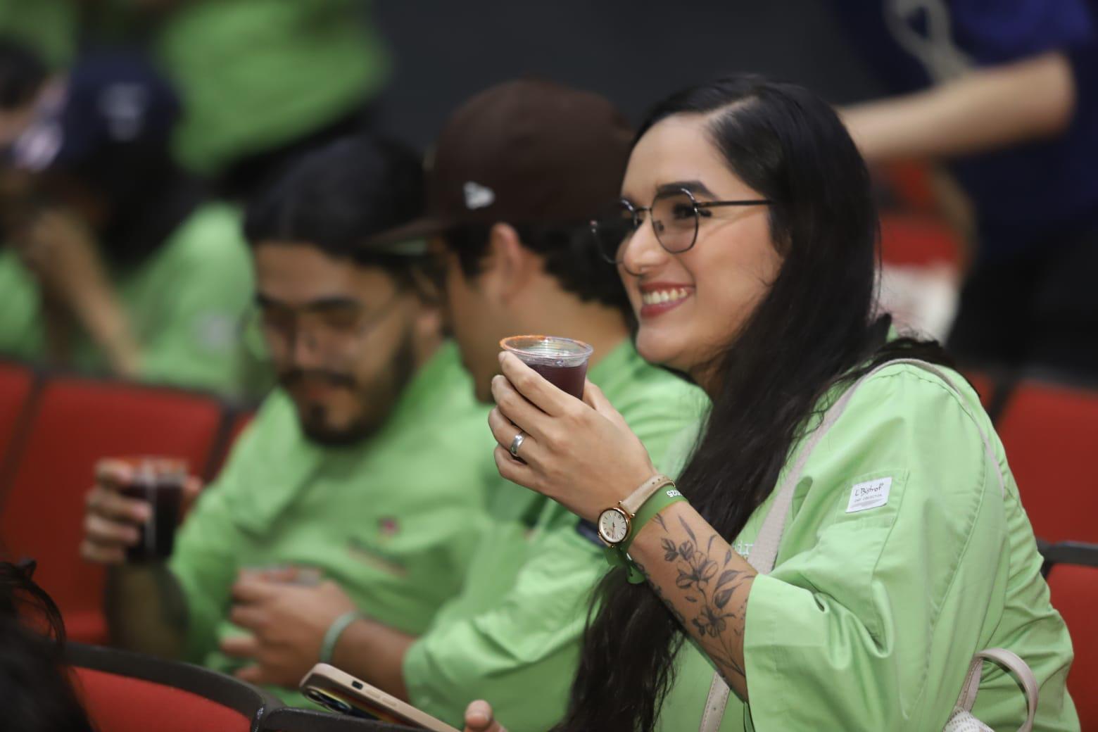 $!Comparte Norma Bañuelos Alvarado su pasión por el agave con jóvenes estudiantes