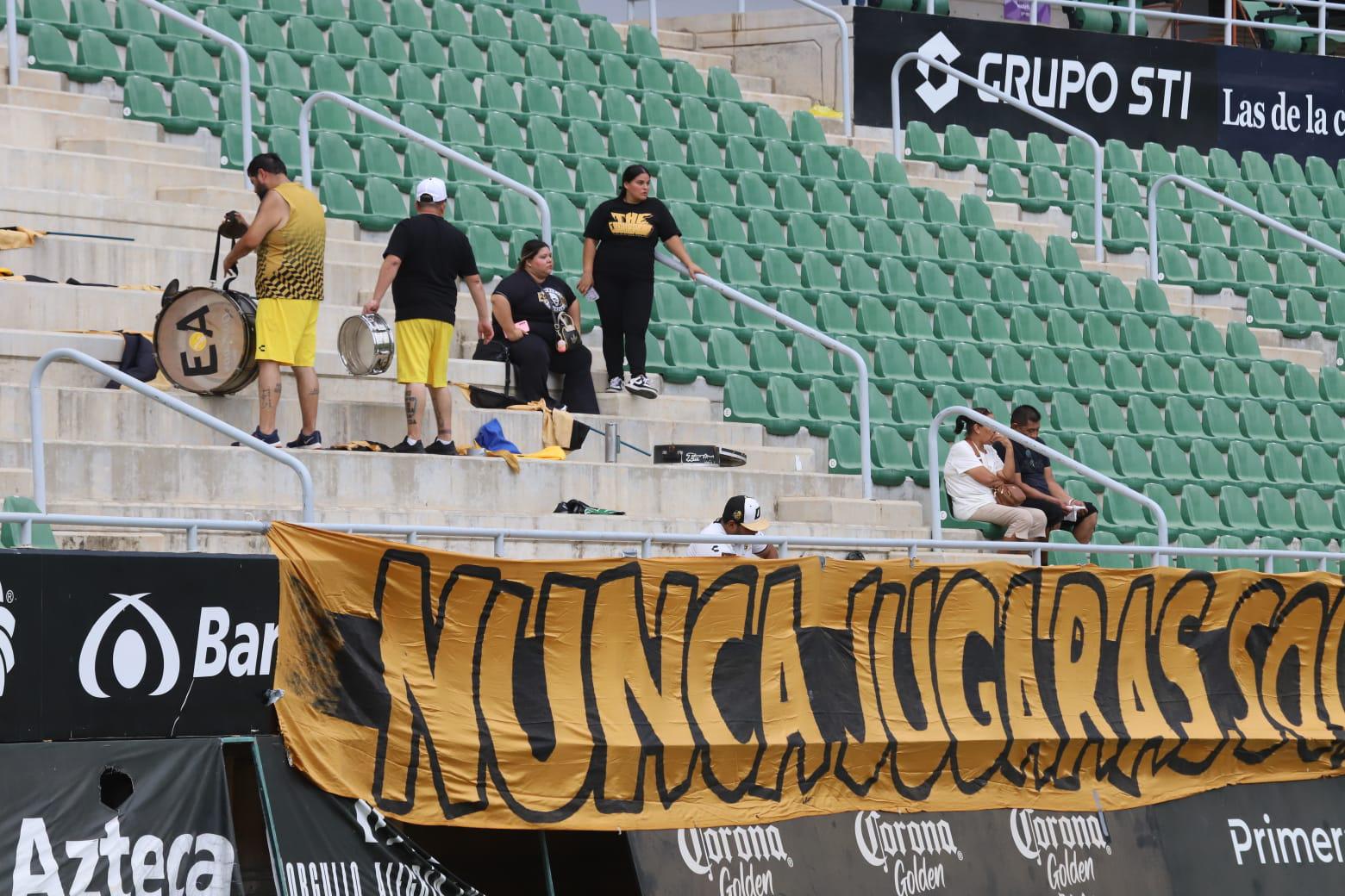 $!El debut de Dorados en Mazatlán decepciona por la escasa asistencia en El Encanto