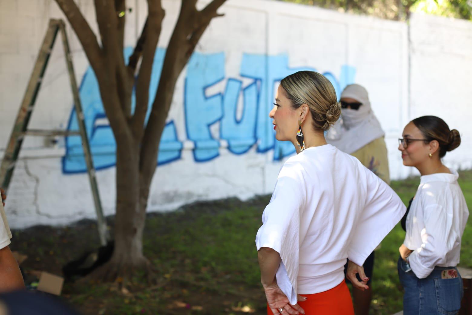 $!Rehabilitan espacios y pintan murales mundialistas en Centro de Usos Múltiples de la Colonia Salvador Allende