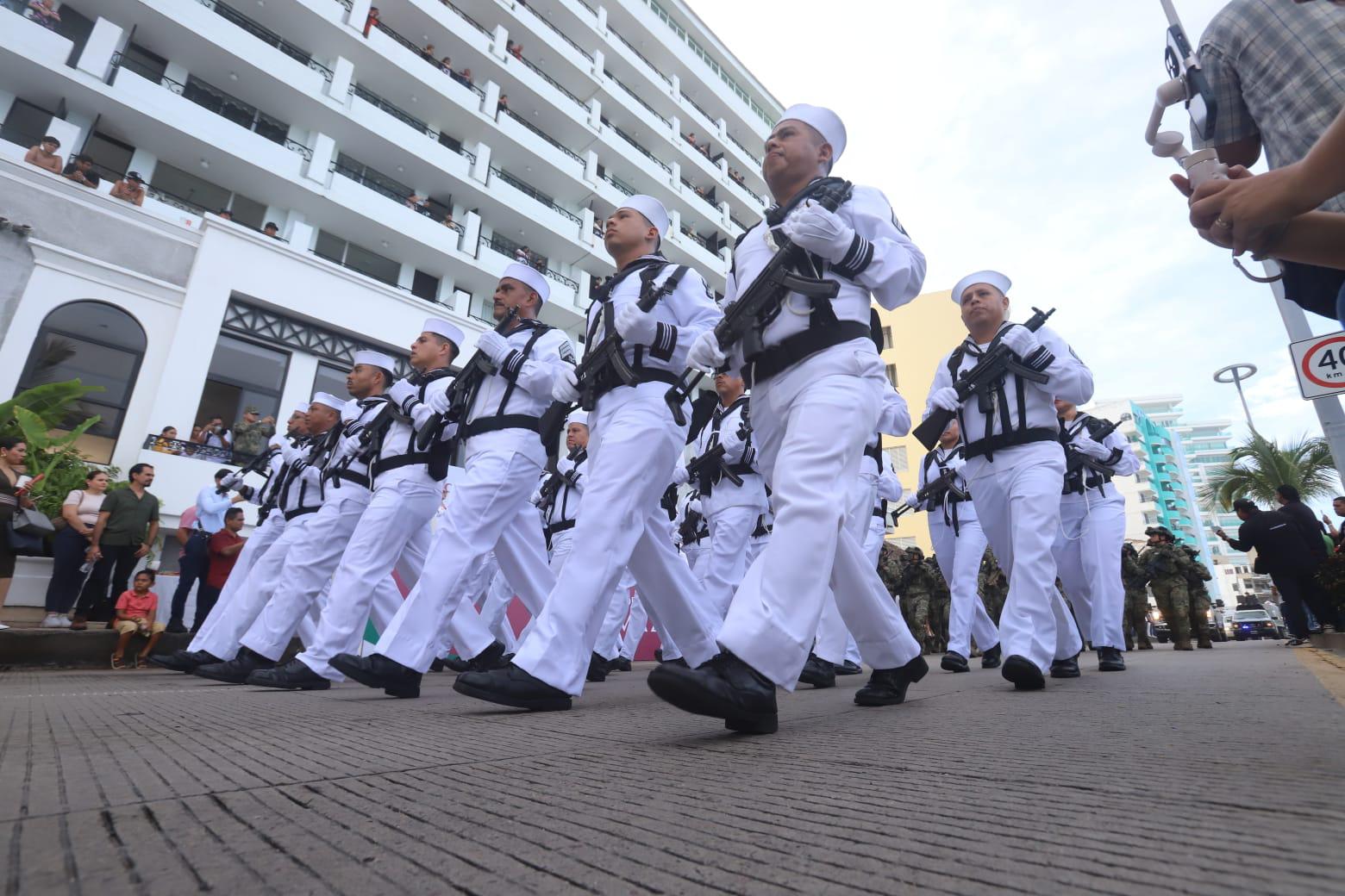$!Con orgullo patrio y un ambiente festivo celebran desfile por la Independencia de México en Mazatlán