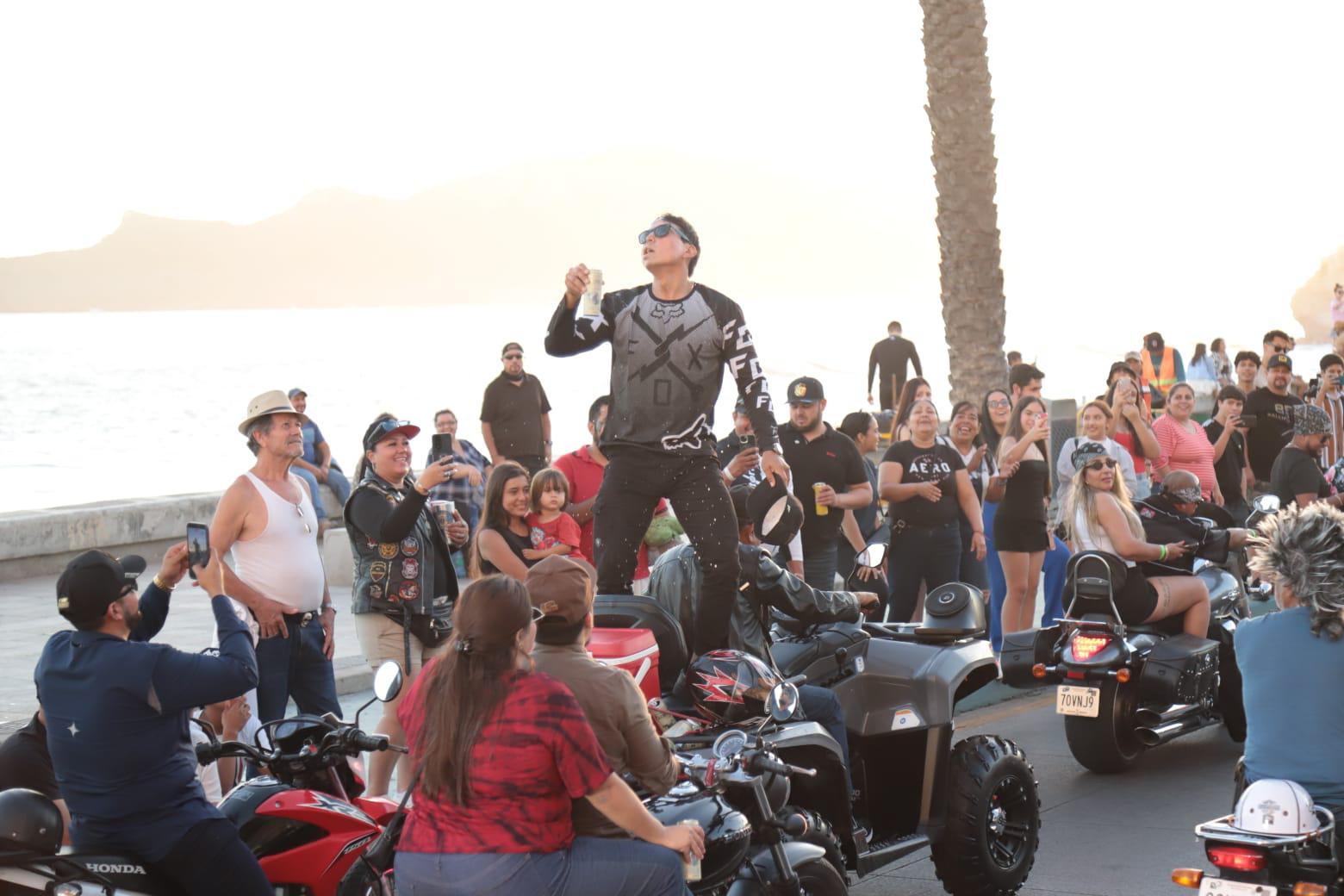 $!Recorren ‘caballos motorizados’ el malecón en el tradicional desfile de la Semana de la Moto