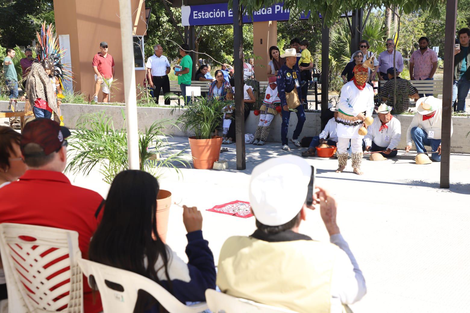 $!Turistas disfrutan de las danzas Yoremes en la Expo Feria Artesanos de Sinaloa