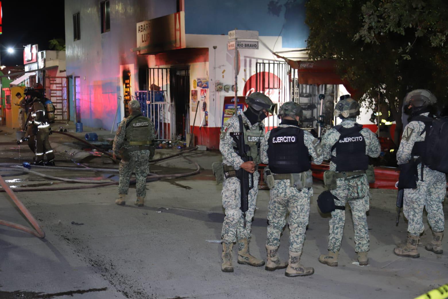 $!Explosión en tienda de abarrotes deja dos personas con quemaduras en Mazatlán