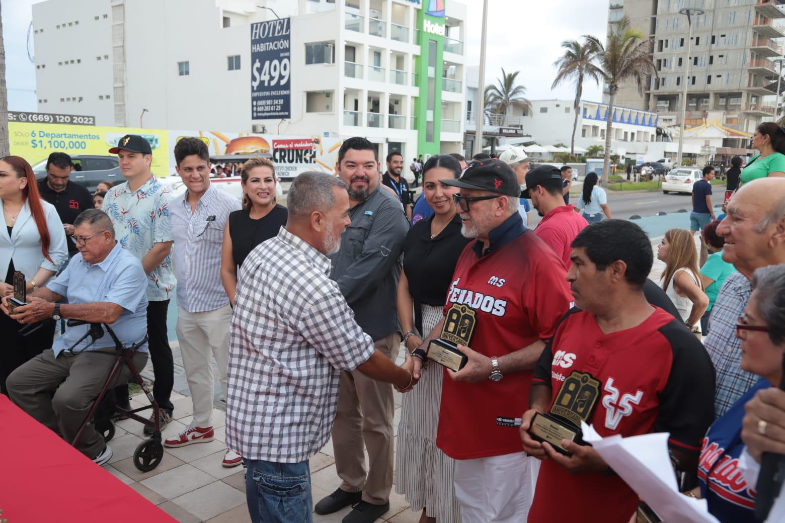 $!Venados de Mazatlán celebra 80 años de historia con emotiva ceremonia en el malecón