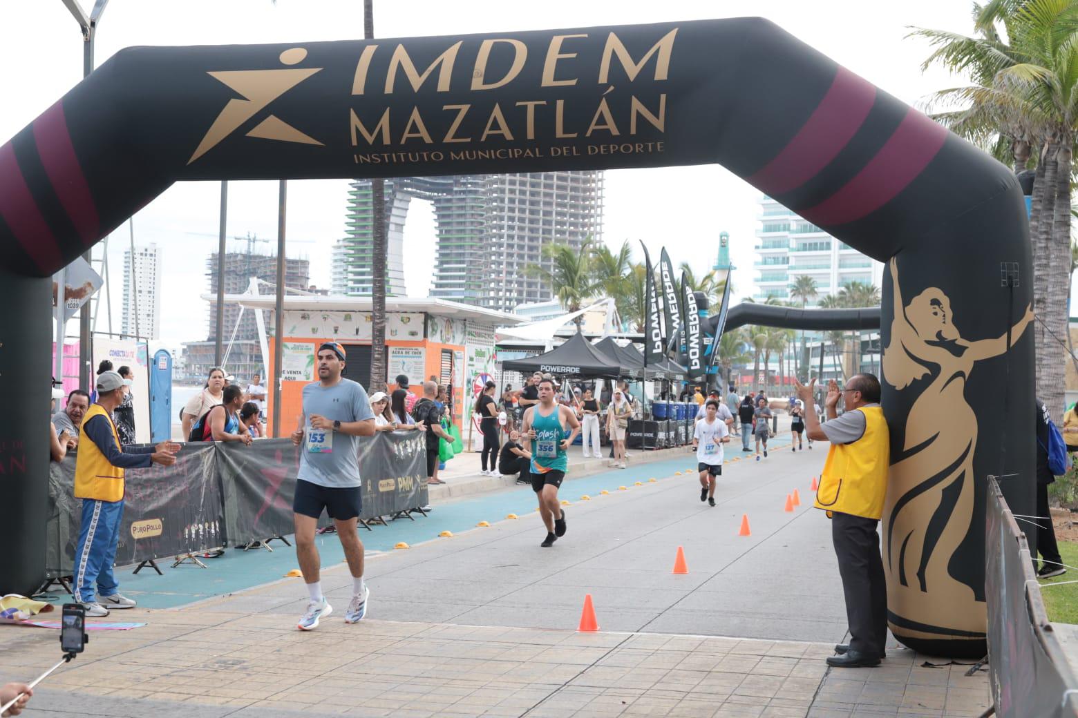 $!Katia García y Valentín Rendón triunfan en la Carrera Conecta-te 2025