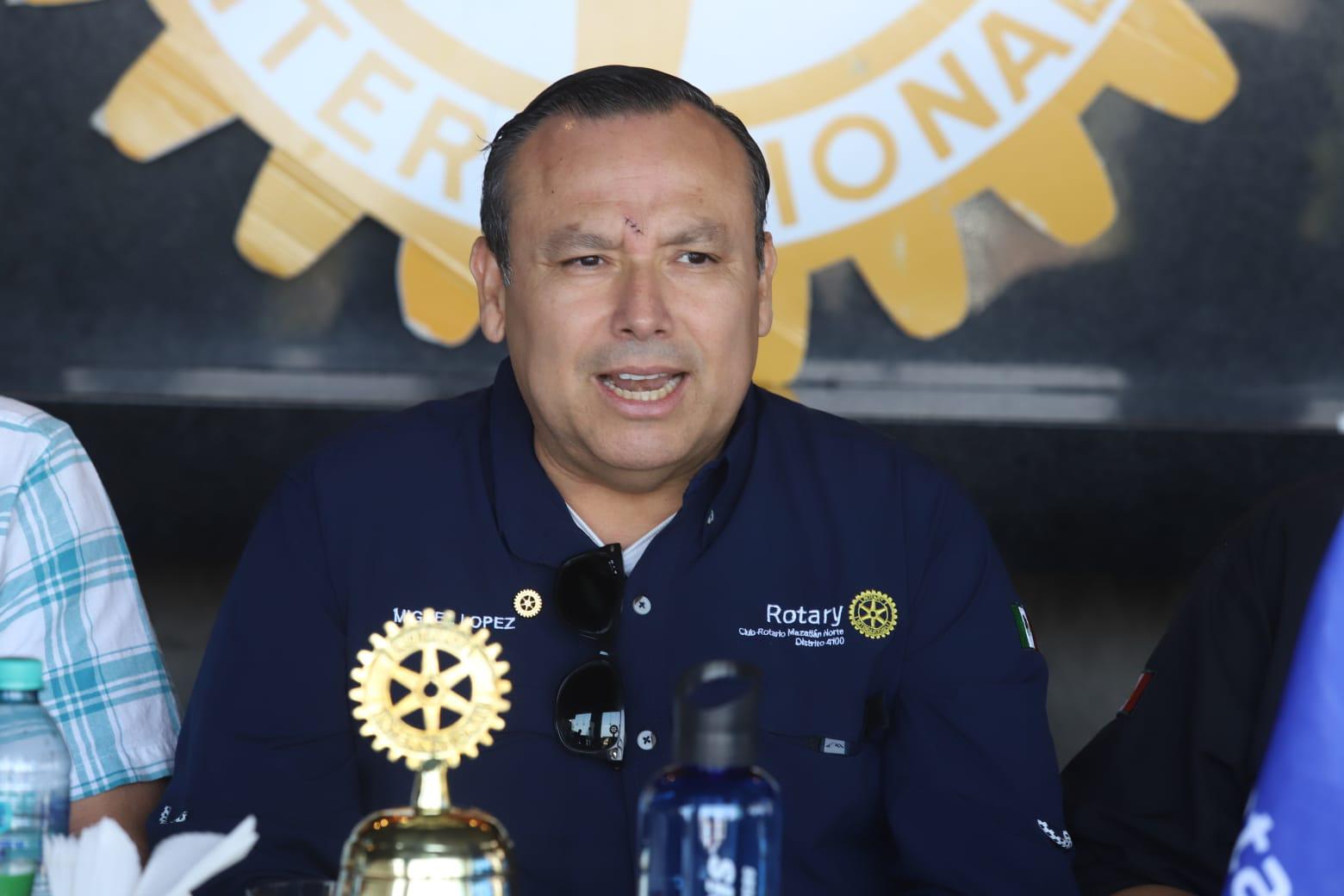 $!Miguel Ángel López López, presidente de Club Rotario Mazatlán Norte, explicó los detalles de la convivencia.