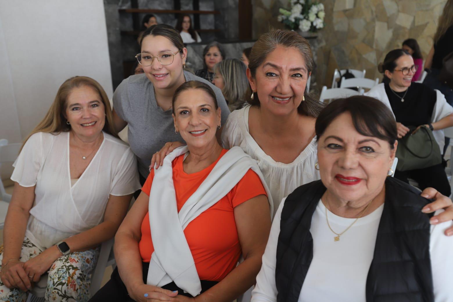 $!Sofía Herrera, Ofelia Navarro de Rodríguez, Cristina Peña, Lety de Testas y Dora Alicia Sánchez.