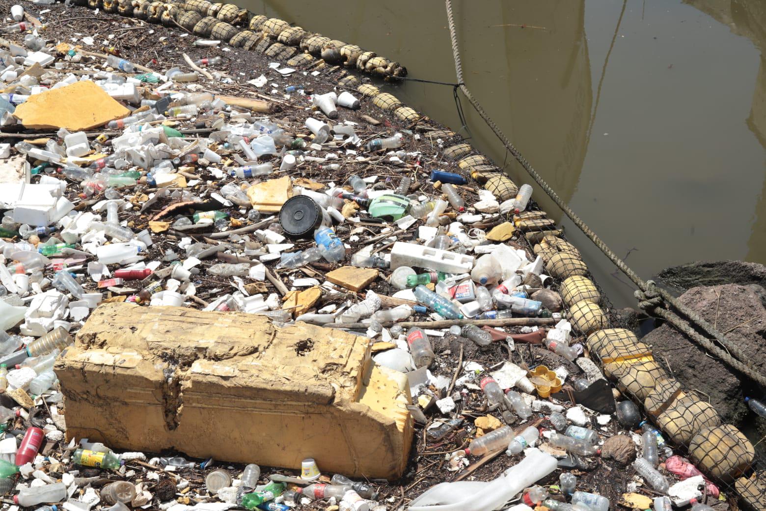 $!Lluvias de sábado por la noche dejan más basura en las biobardas de Mazatlán