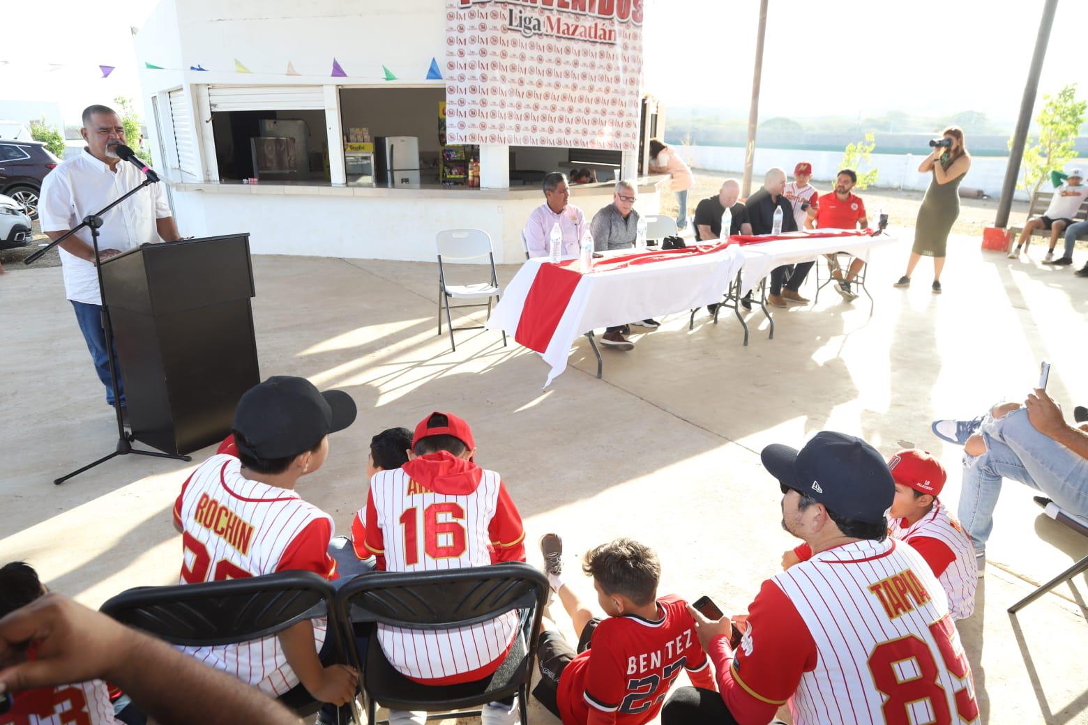 $!Liga Mazatlán reconoce a sus egresados ‘Canelo’ Canizales, Édgar Quintero y ‘Tyson’ Meza