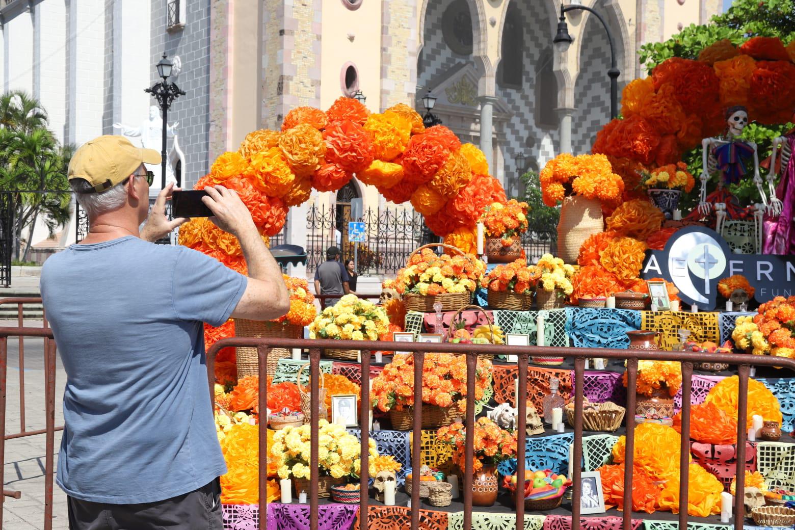 $!Celebraciones de Halloween y Día de Muertos reactivan turismo y economía en Mazatlán