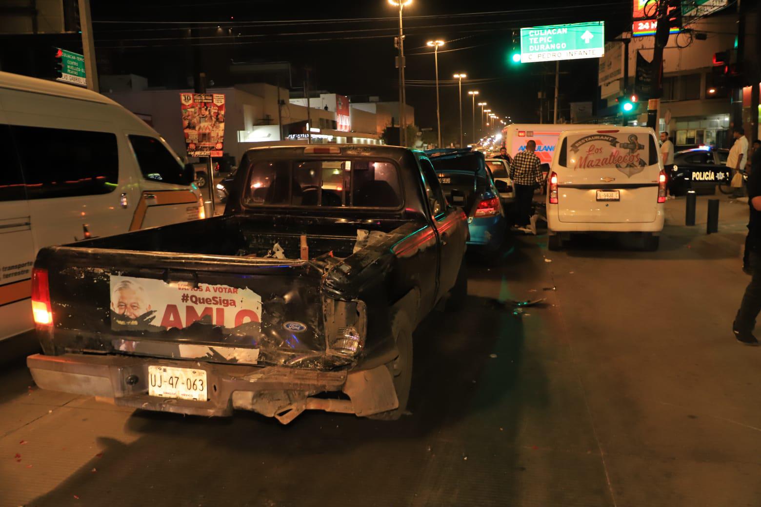 $!Conductor en estado de ebriedad provoca carambola en Mazatlán
