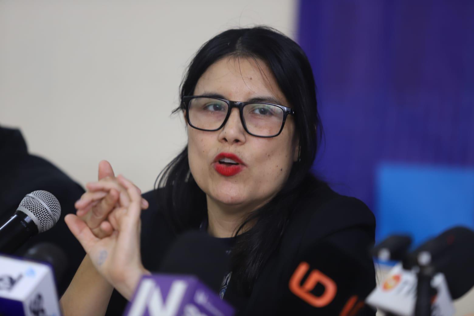 $!Azucena Manjarrez, directora de Editorial UAS, dio a conocer detalles del programa de la Feria del Libro de la UAS 2026 durante la conferencia de prensa.