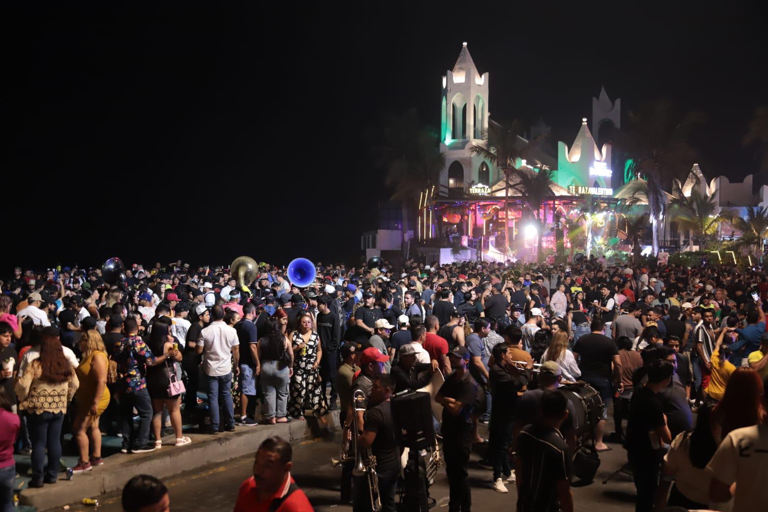 $!Bikers continúan la fiesta en Mazatlán para despedir la Semana de la Moto