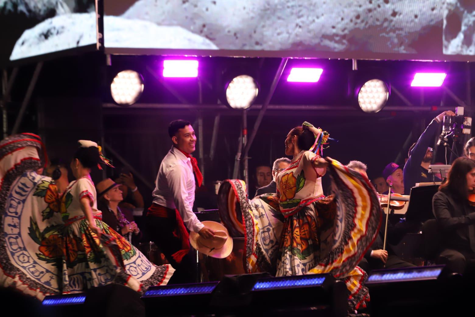 $!Inicia la coronación de Mariana I como reina de Los Juegos Florales