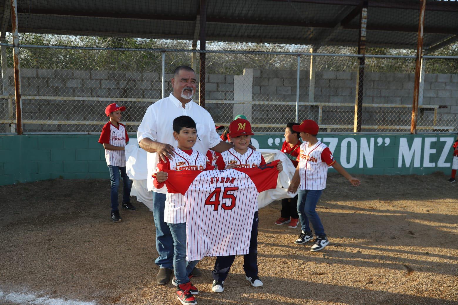 $!Liga Mazatlán reconoce a sus egresados ‘Canelo’ Canizales, Édgar Quintero y ‘Tyson’ Meza