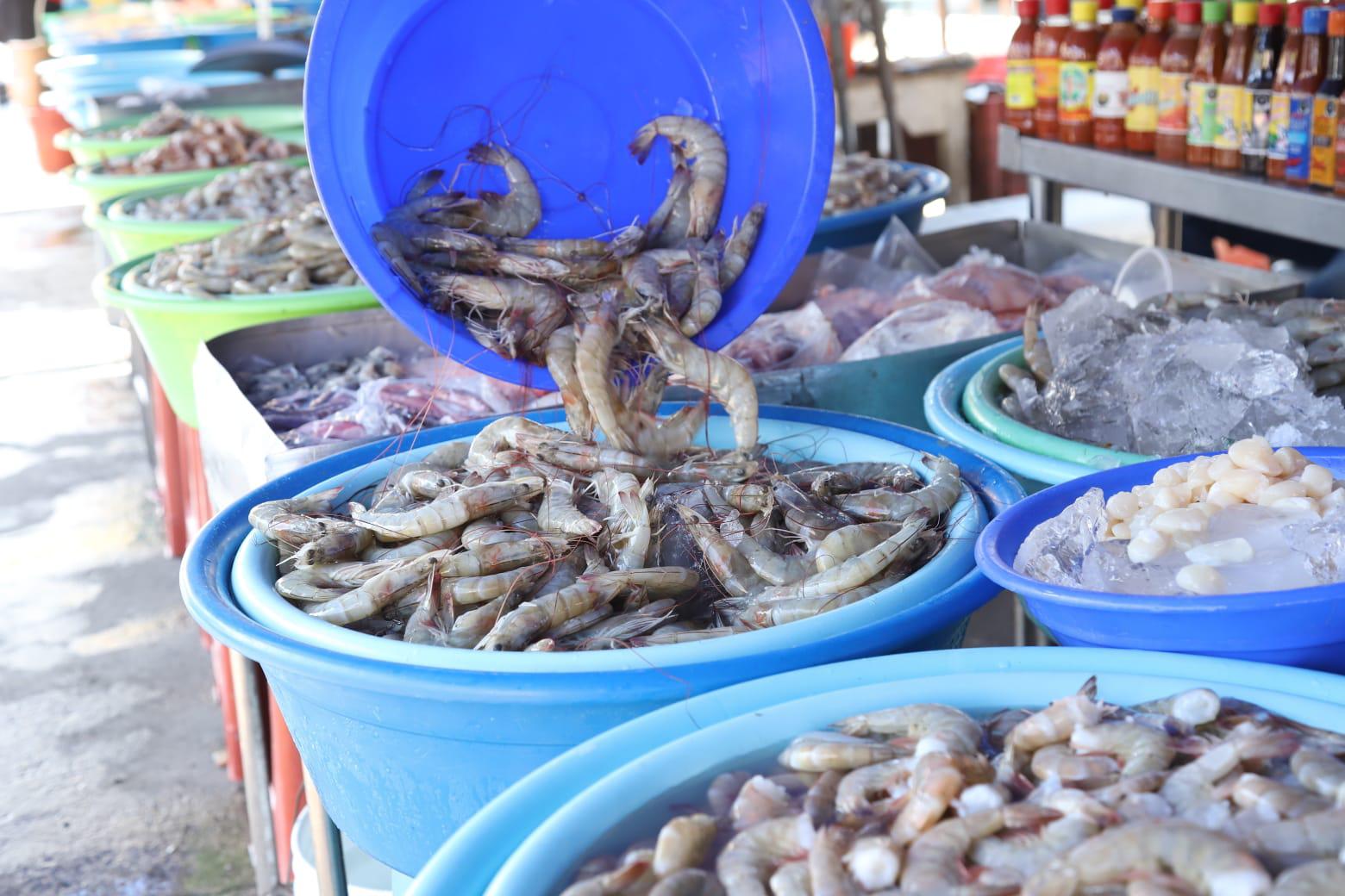 $!Alcanzan changueras de camarón apenas un 40 por ciento en sus ventas de los últimos meses